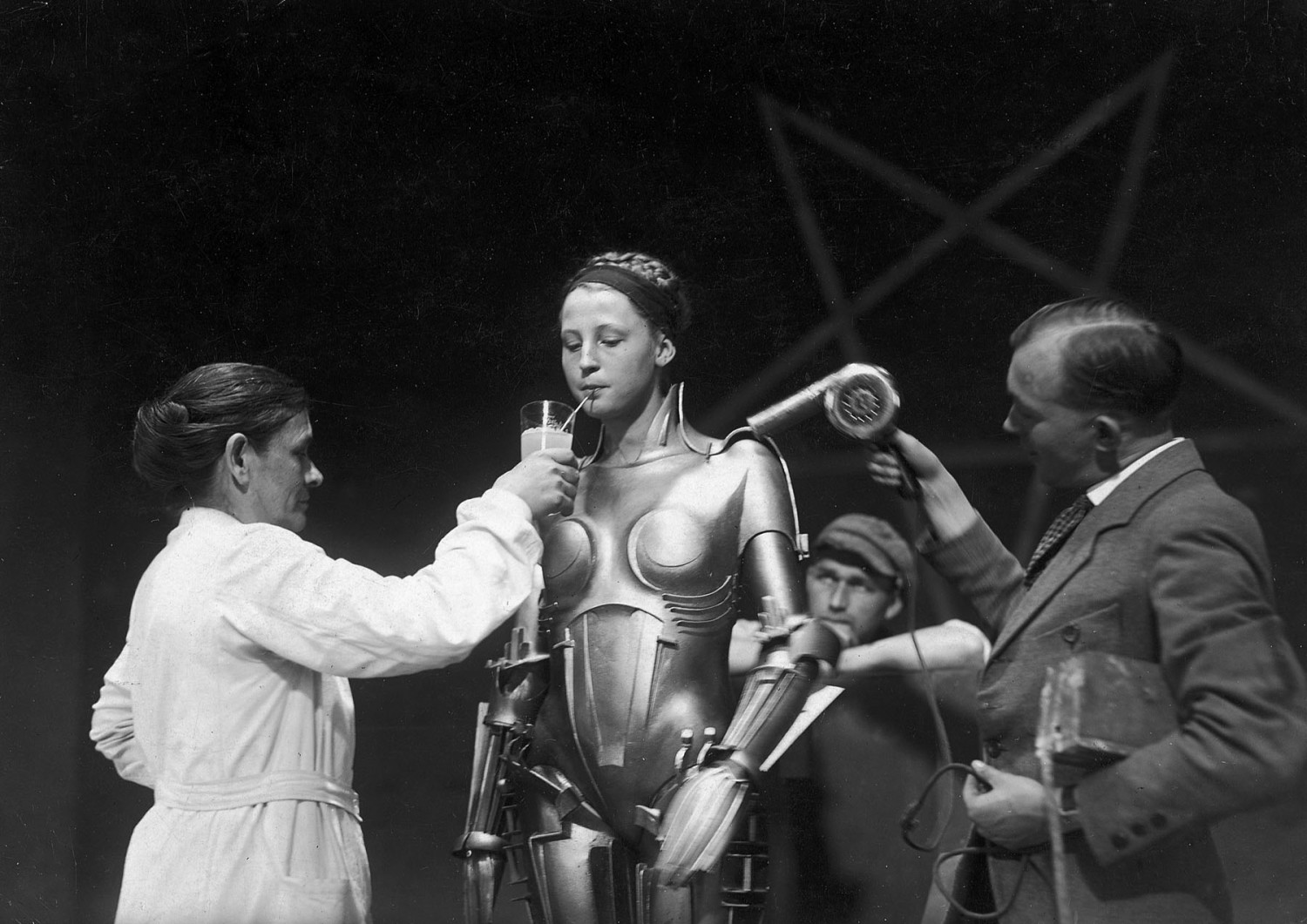 100 2025 02 16 02+on+the+set+of+fritz+lang’s+metropolis+—+the+actress+inside+the+maria+robot+taking+a+breather